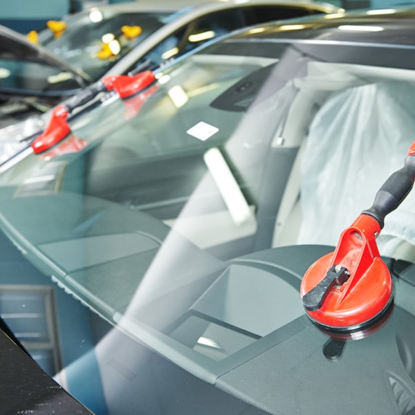 What auto glass company to contact when windshield is damaged  in South Carolina